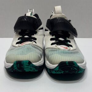 Nike Kids' Boys Black, White, and Green Sneakers Size 13.5